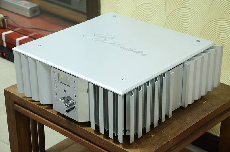 德国 柏林之声 Burmester 032 合并功放