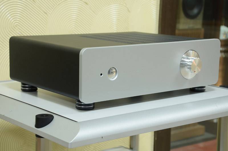 瑞士 Holborne CA270 合并功放