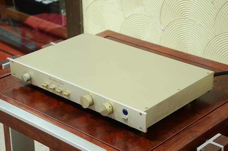 瑞士 FM 245 前級放大器
