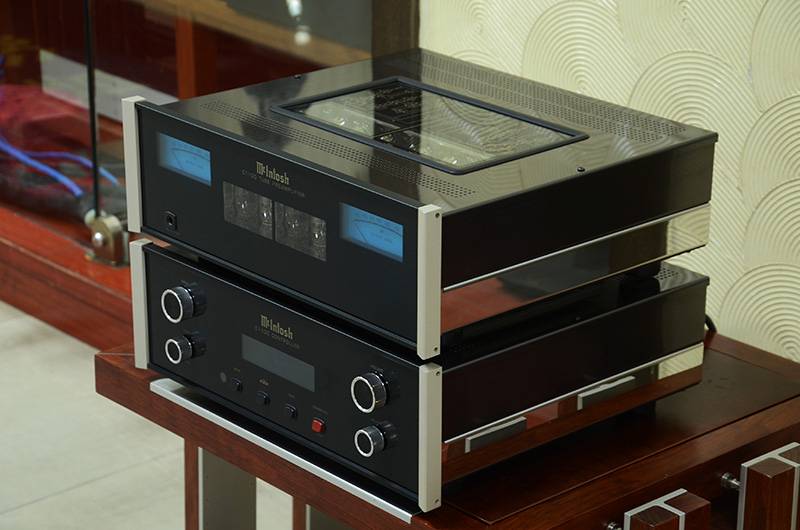 美國 麥景圖 McIntosh C1100 分離式電源前級放大器